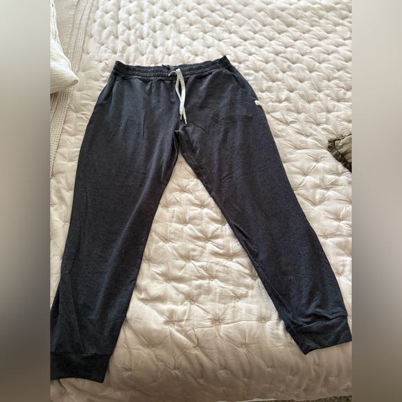 Vuori performance Dark Gray joggers L - Picture 2 of 7